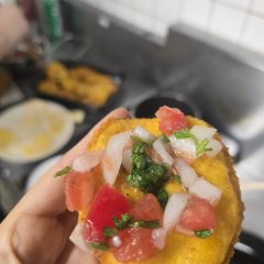 sopaipilla con pebre