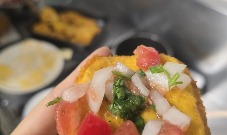 sopaipilla con pebre